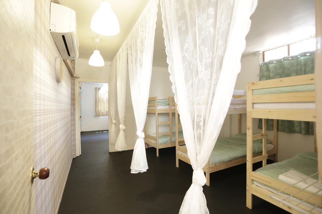 Tiger Lily Hostel Банкок Стая снимка