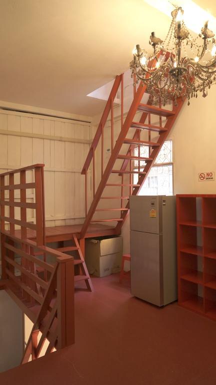 Tiger Lily Hostel Банкок Стая снимка
