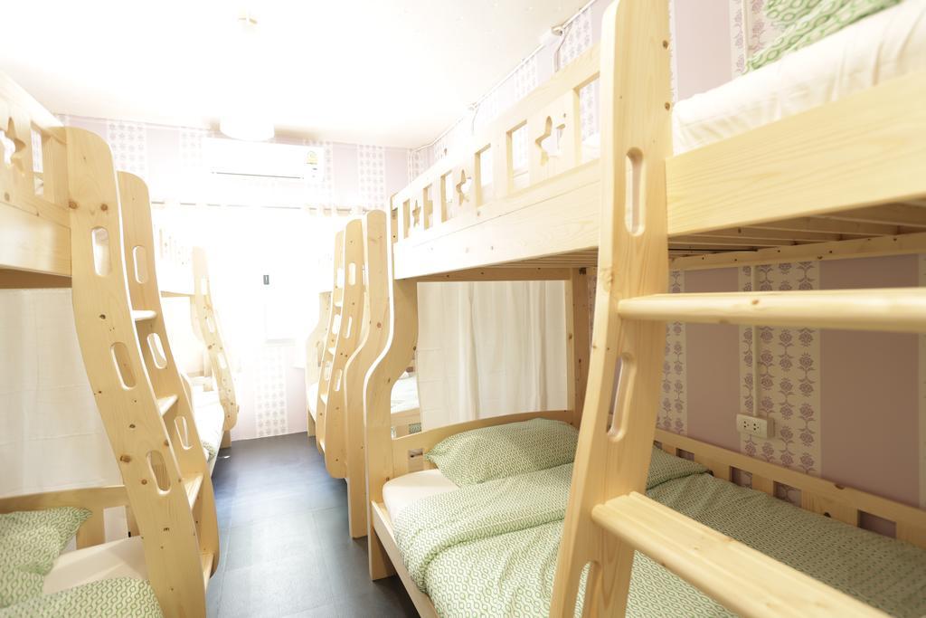 Tiger Lily Hostel Банкок Стая снимка