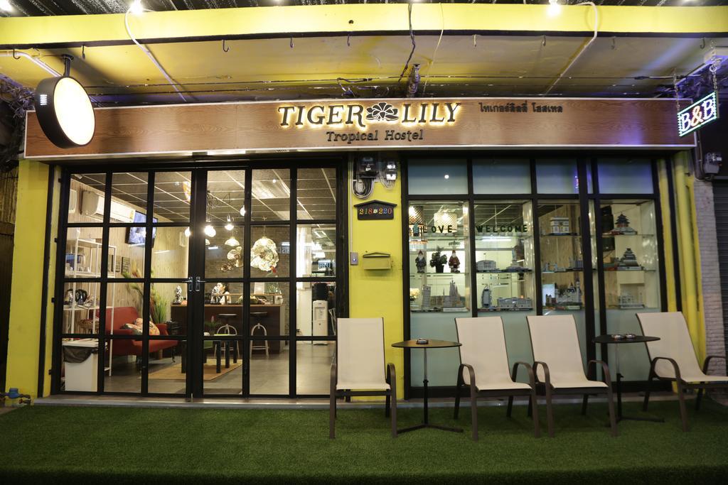 Tiger Lily Hostel Банкок Екстериор снимка