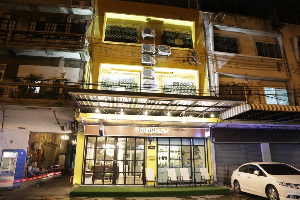 Tiger Lily Hostel Банкок Екстериор снимка