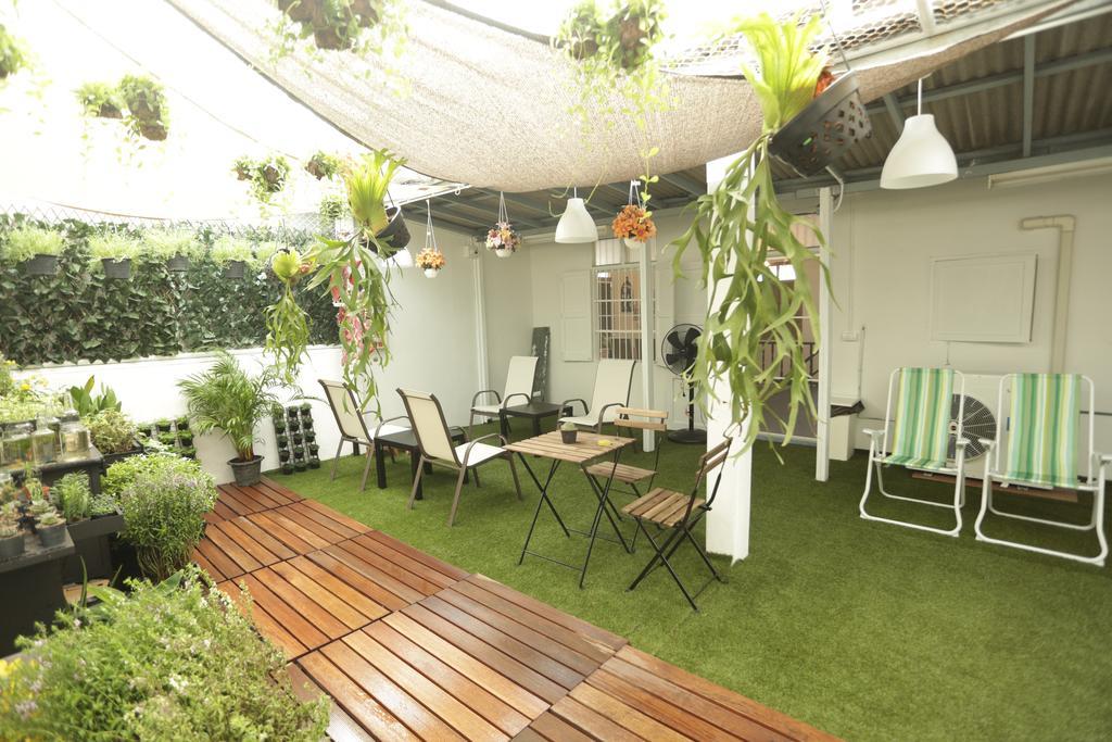 Tiger Lily Hostel Банкок Екстериор снимка