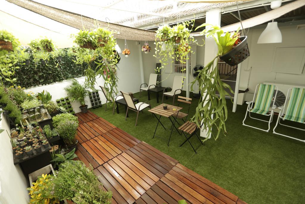 Tiger Lily Hostel Банкок Екстериор снимка