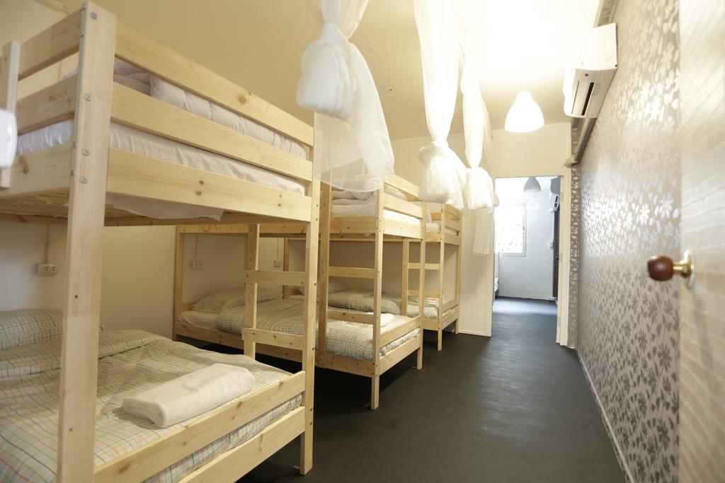 Tiger Lily Hostel Банкок Стая снимка