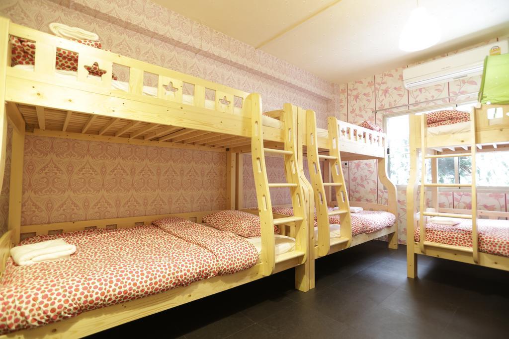 Tiger Lily Hostel Банкок Стая снимка