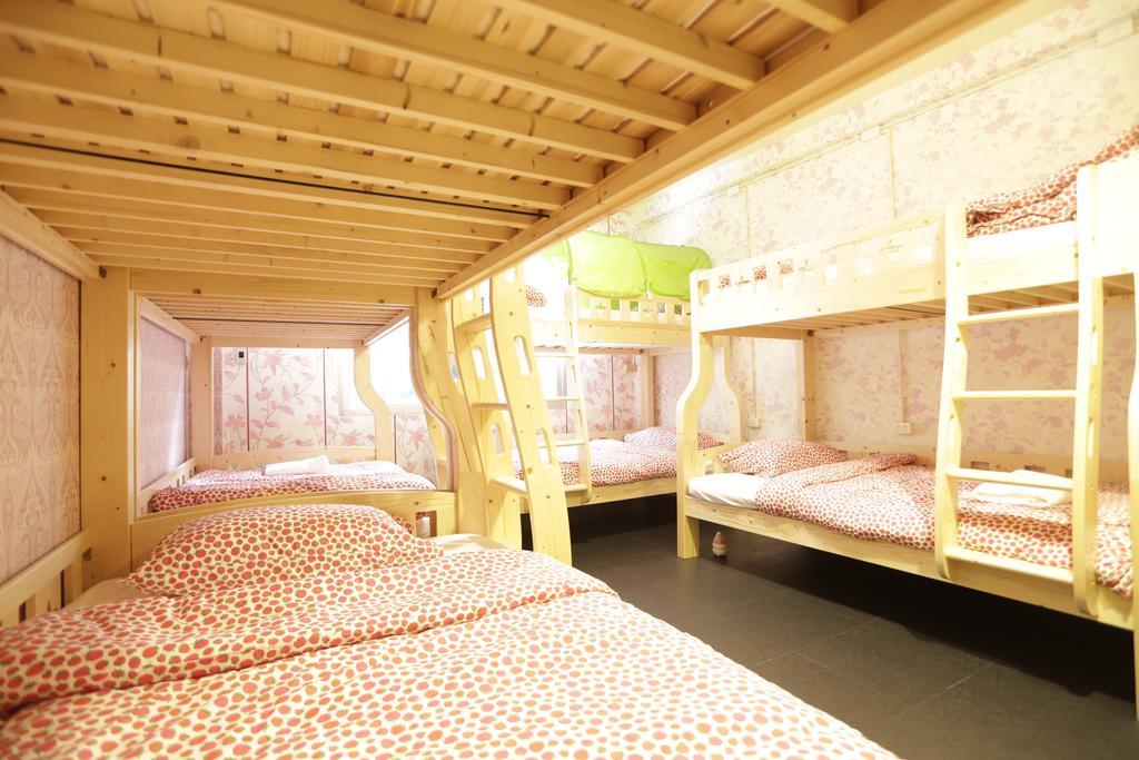 Tiger Lily Hostel Банкок Екстериор снимка