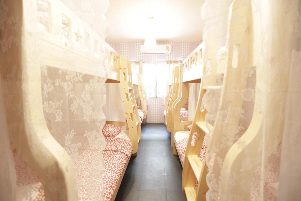Tiger Lily Hostel Банкок Стая снимка
