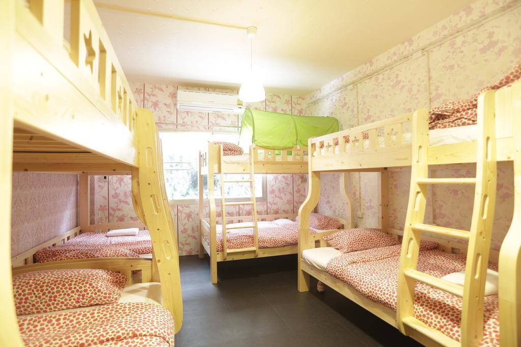 Tiger Lily Hostel Банкок Стая снимка