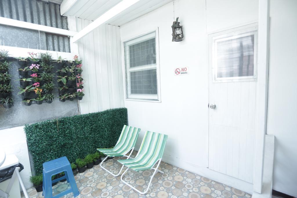 Tiger Lily Hostel Банкок Стая снимка