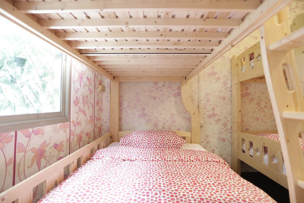 Tiger Lily Hostel Банкок Екстериор снимка