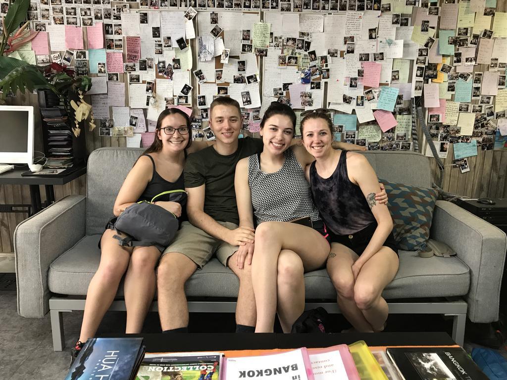 Tiger Lily Hostel Банкок Екстериор снимка