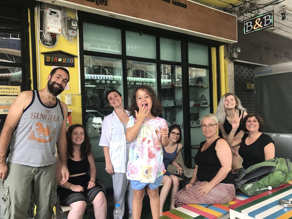 Tiger Lily Hostel Банкок Екстериор снимка